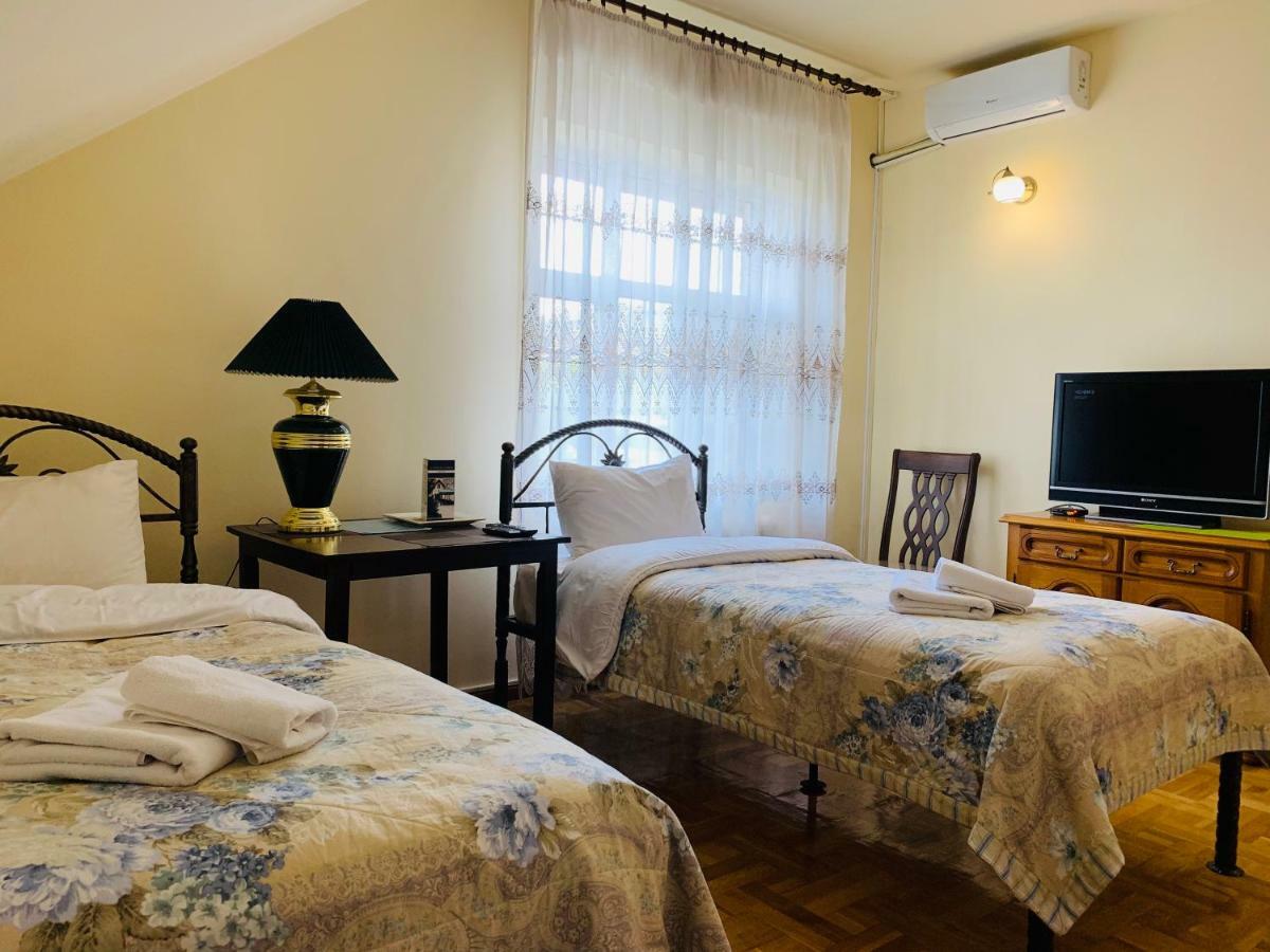 Astoria Garden Hotel บิชเคก ภายนอก รูปภาพ