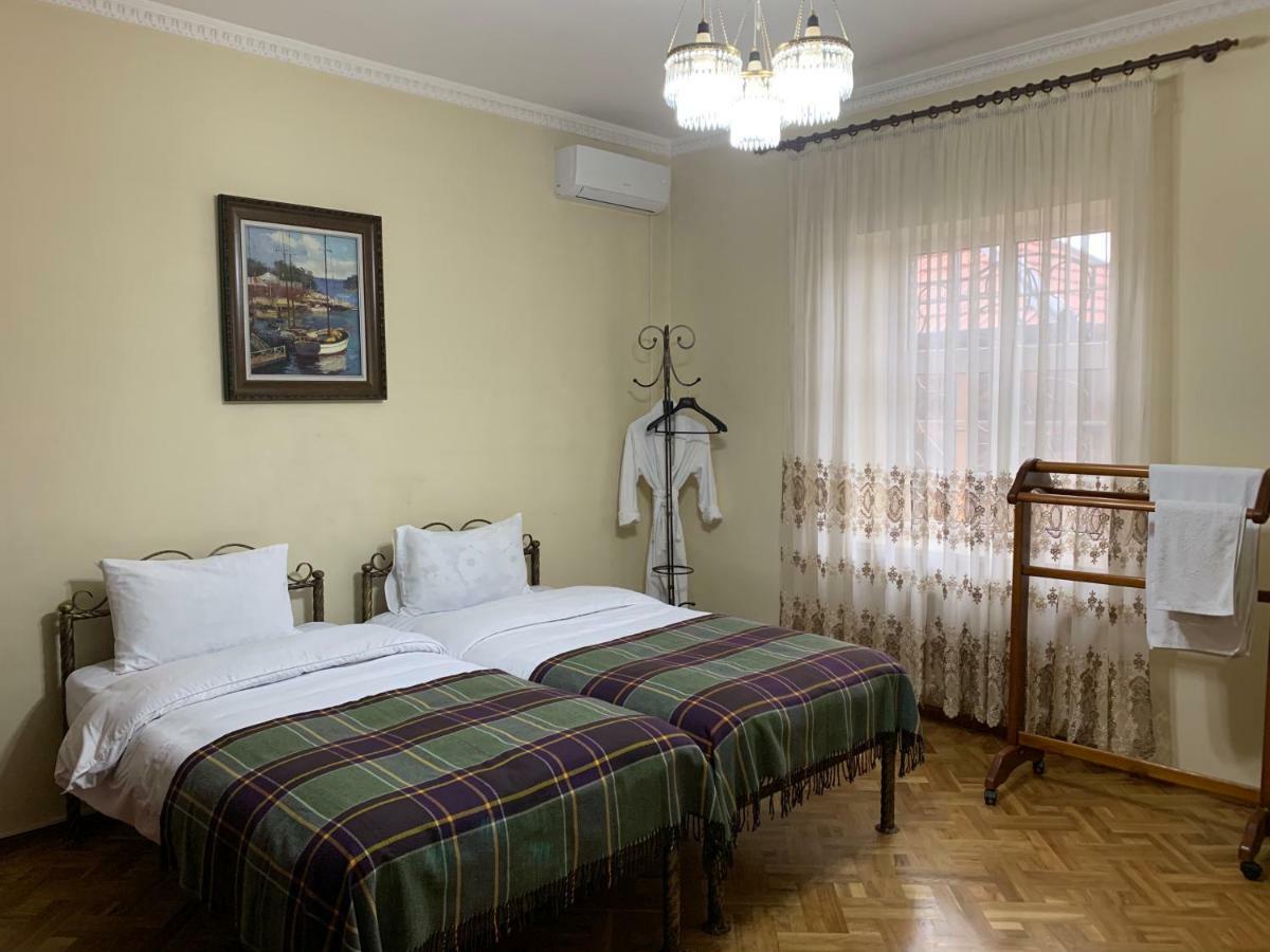 Astoria Garden Hotel บิชเคก ภายนอก รูปภาพ